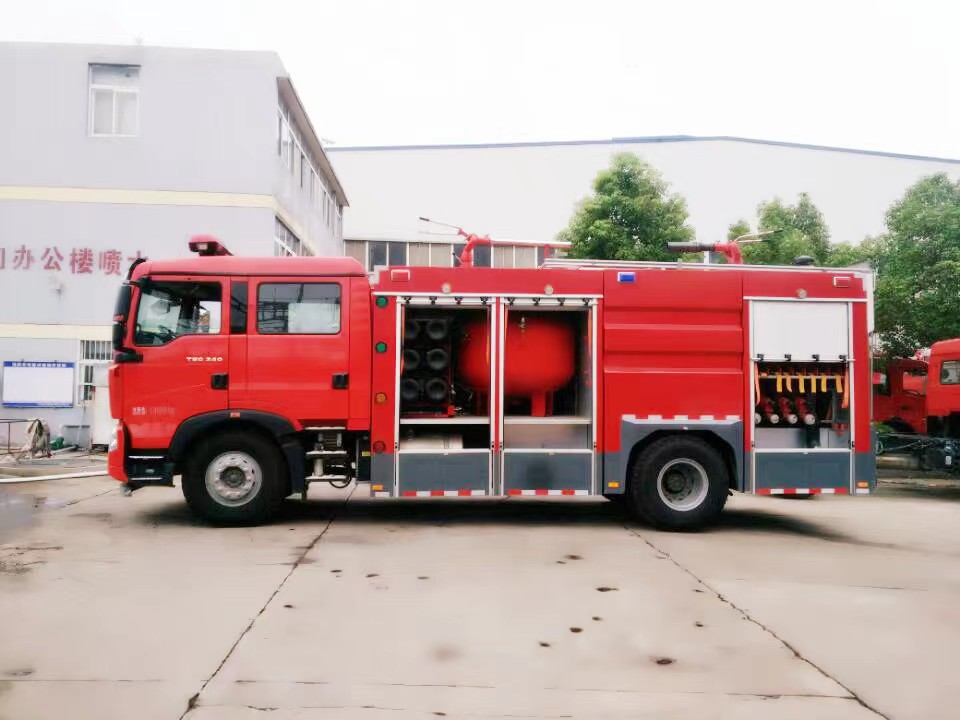 湖北江南消防車標(biāo)配的常規(guī)器材有那些？